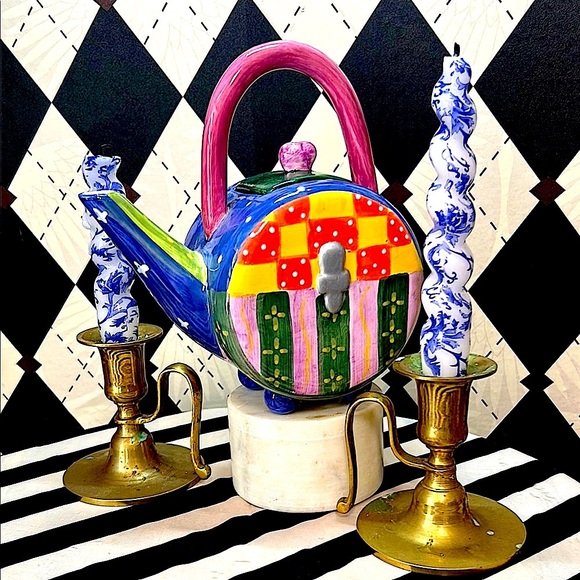 Milson & Louis Hand-Painted Ceramic Teapot – Whimsical Design - Picture 13 of 16